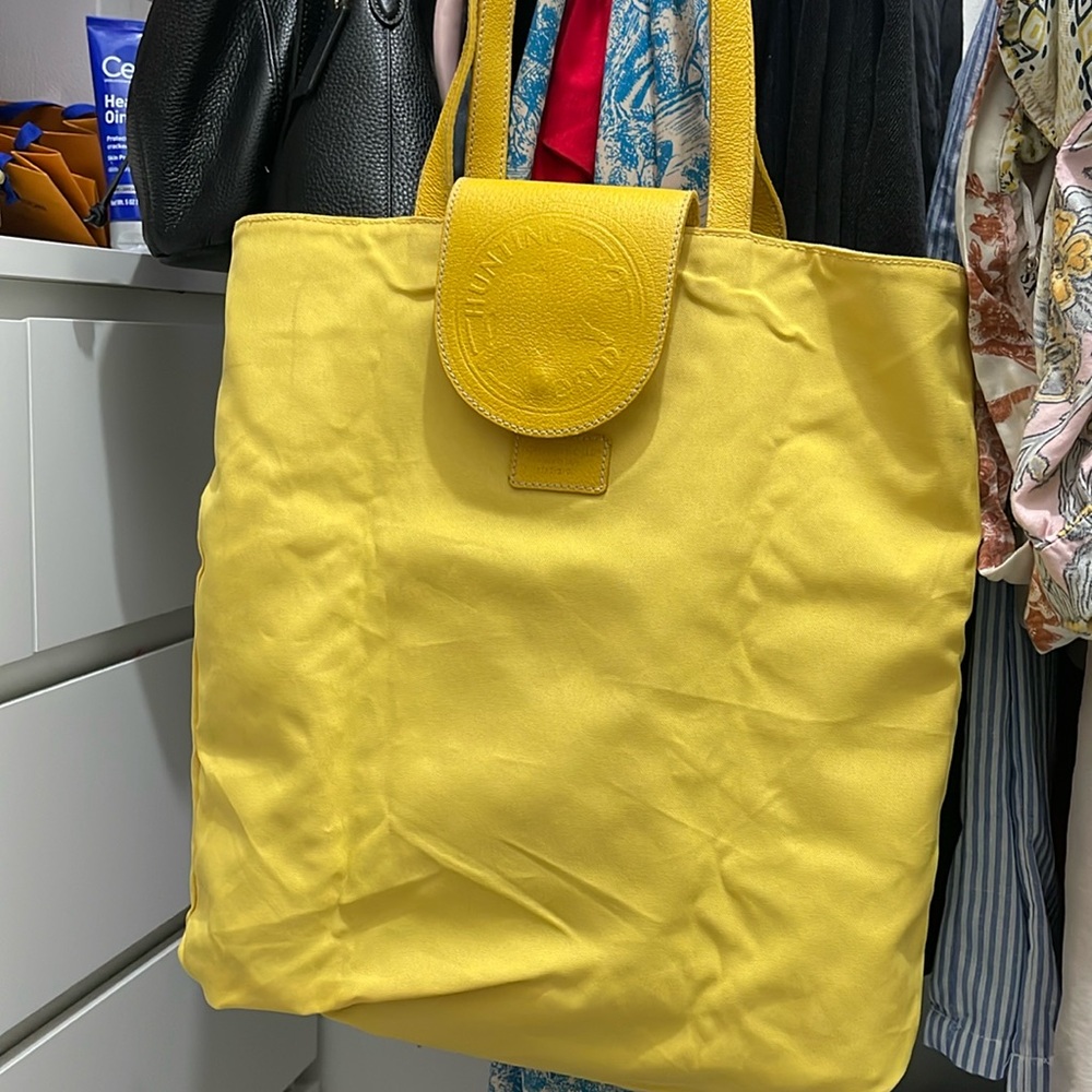 Hunting world tote
